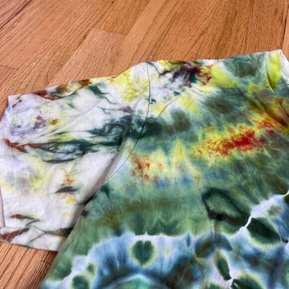 handmade tie dyed unisex tshirt XL pot leaf green gold vneck - Picture 6 of 8